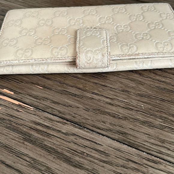 GUCCI Ivory Guiccissima Leather Wallet - Picture 6 of 16